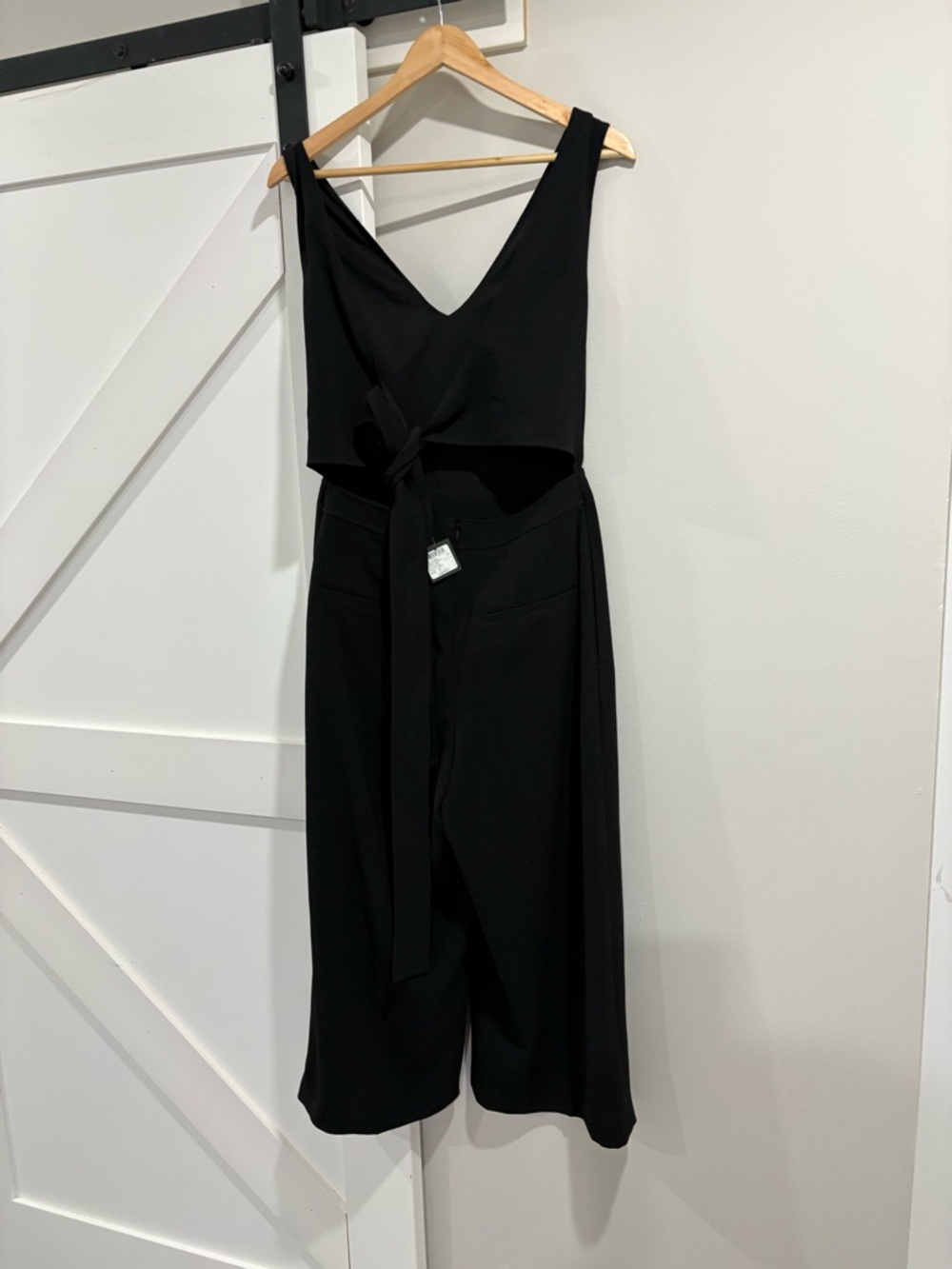 Jones New York Black Sleeveless V-Neck Wide-Leg Jumpsuit with Waist Tie
